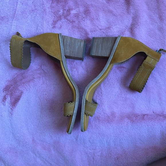 Frye Mustard Heels SIZE 10 - Picture 12 of 12